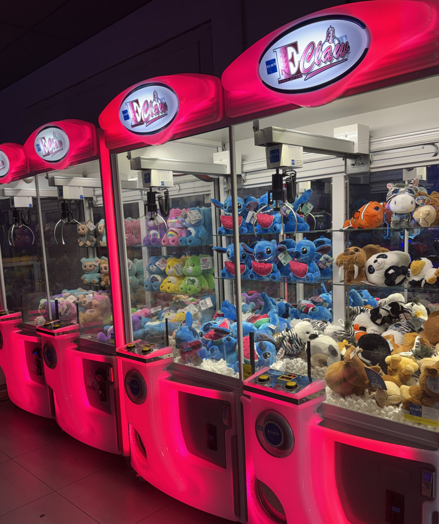 Speeltoestellen van Artec game hal in Shopping Den Tir in Kiel, Antwerpen